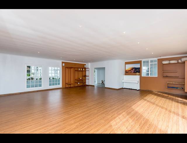 3 BEDROOM FULL FLOOR TO LET IN OVERKLOOF